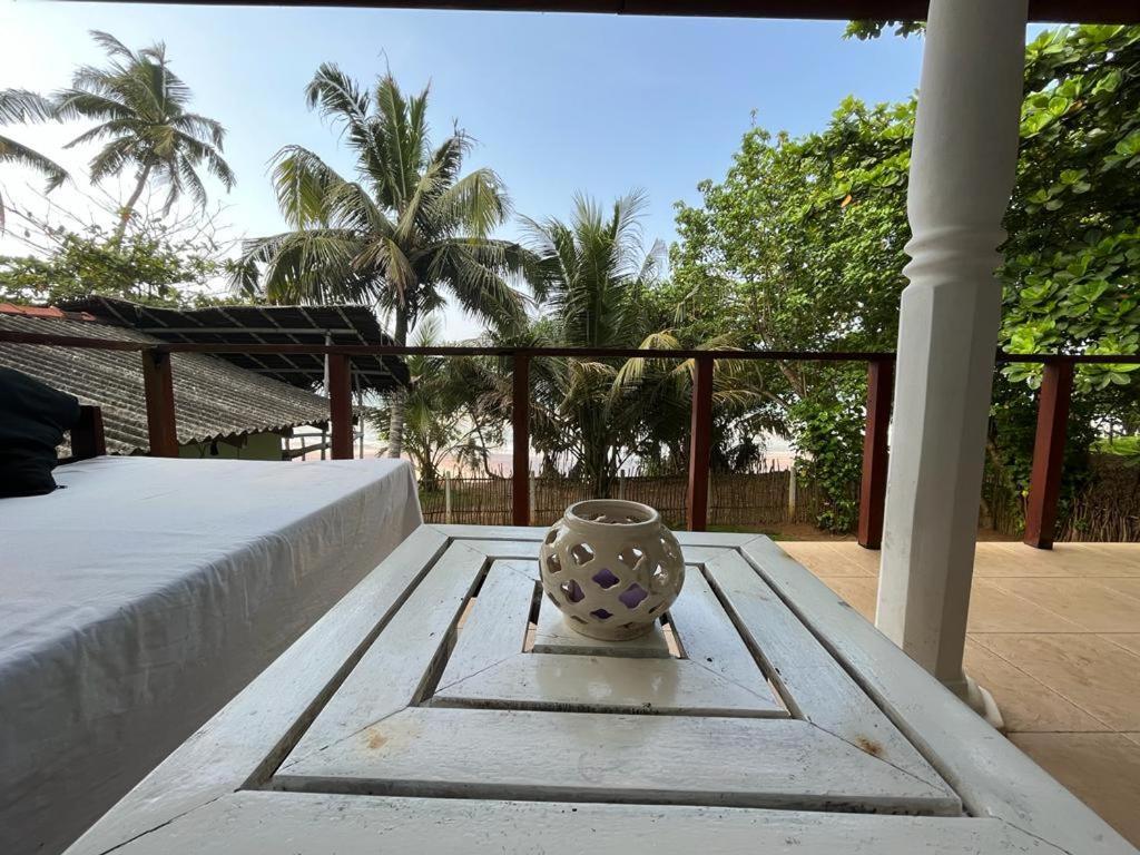 Beach House Kalukatiya - Family Villa, Seaview Room, Garden Room Dikwella Eksteriør bilde